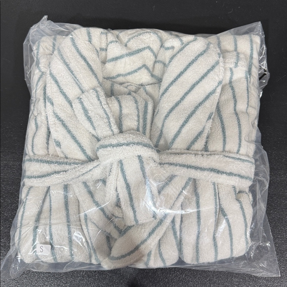 Cozy Earth Luxe Bath Robe Brook Stripe - Picture 4 of 5